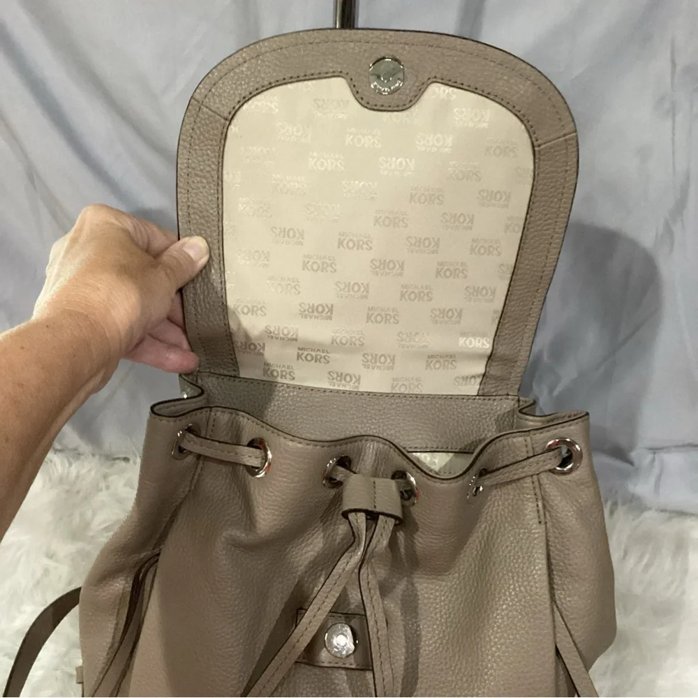 Michael Kors Riley LG Leather Backpack in Taupe Color EUC 84